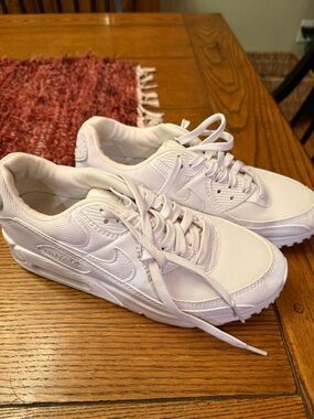 Nike White Low-Top Women’s Athletic Sneakers